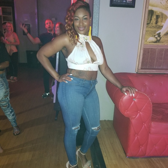 Meet your Posher, Iesha - Picture 3 of 3